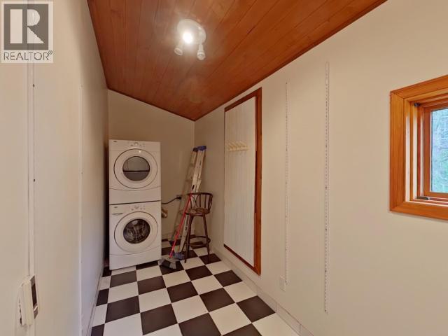 2005 Ralph Road, Powell River, BC - Indoor Photo Showing Laundry Room