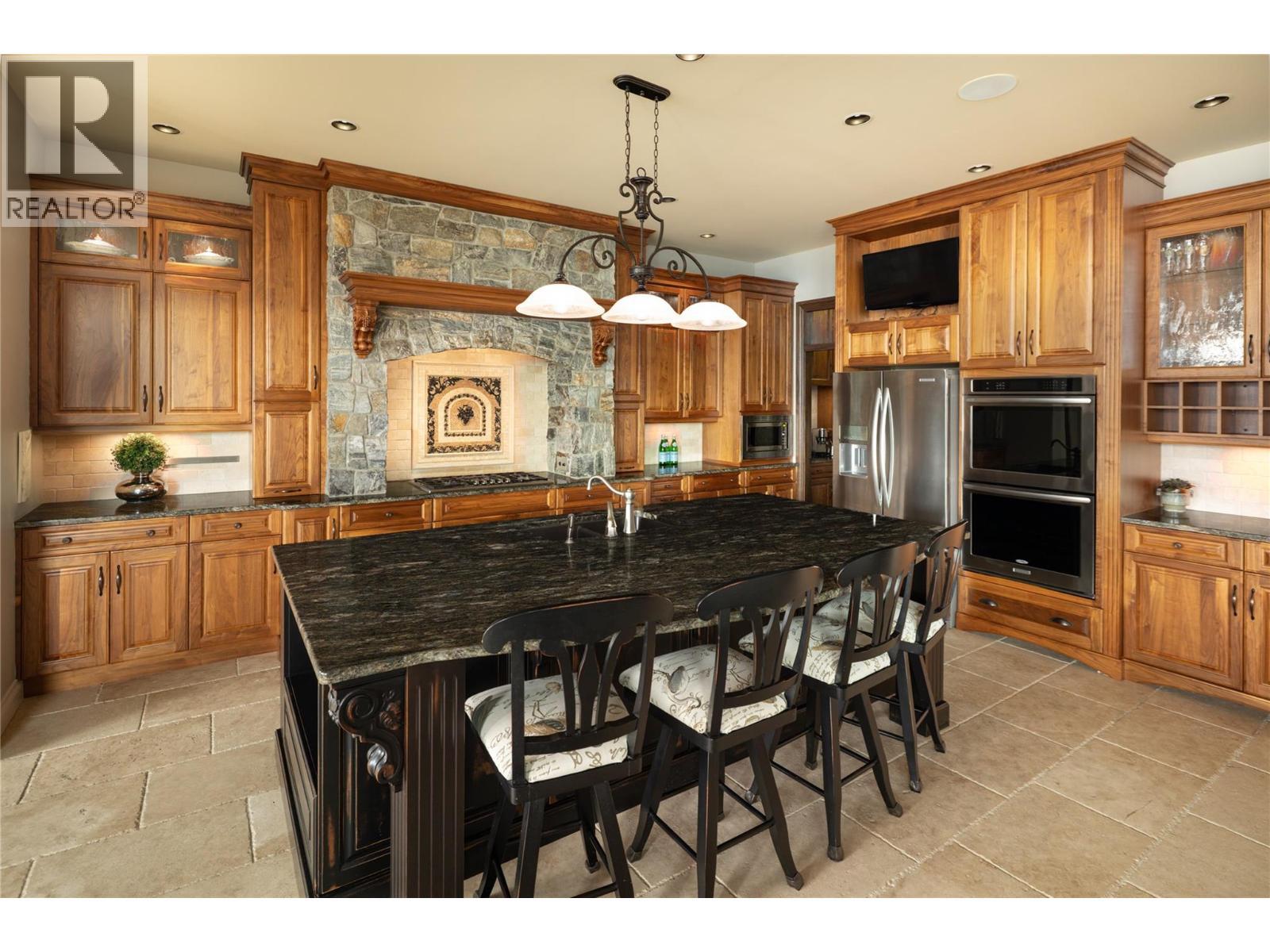 954 Hewetson Avenue, Kelowna, BC - Indoor