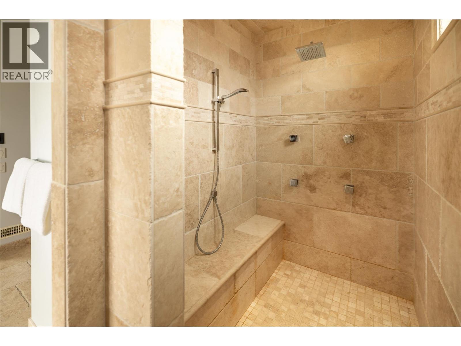 954 Hewetson Avenue, Kelowna, BC - Indoor Photo Showing Bathroom