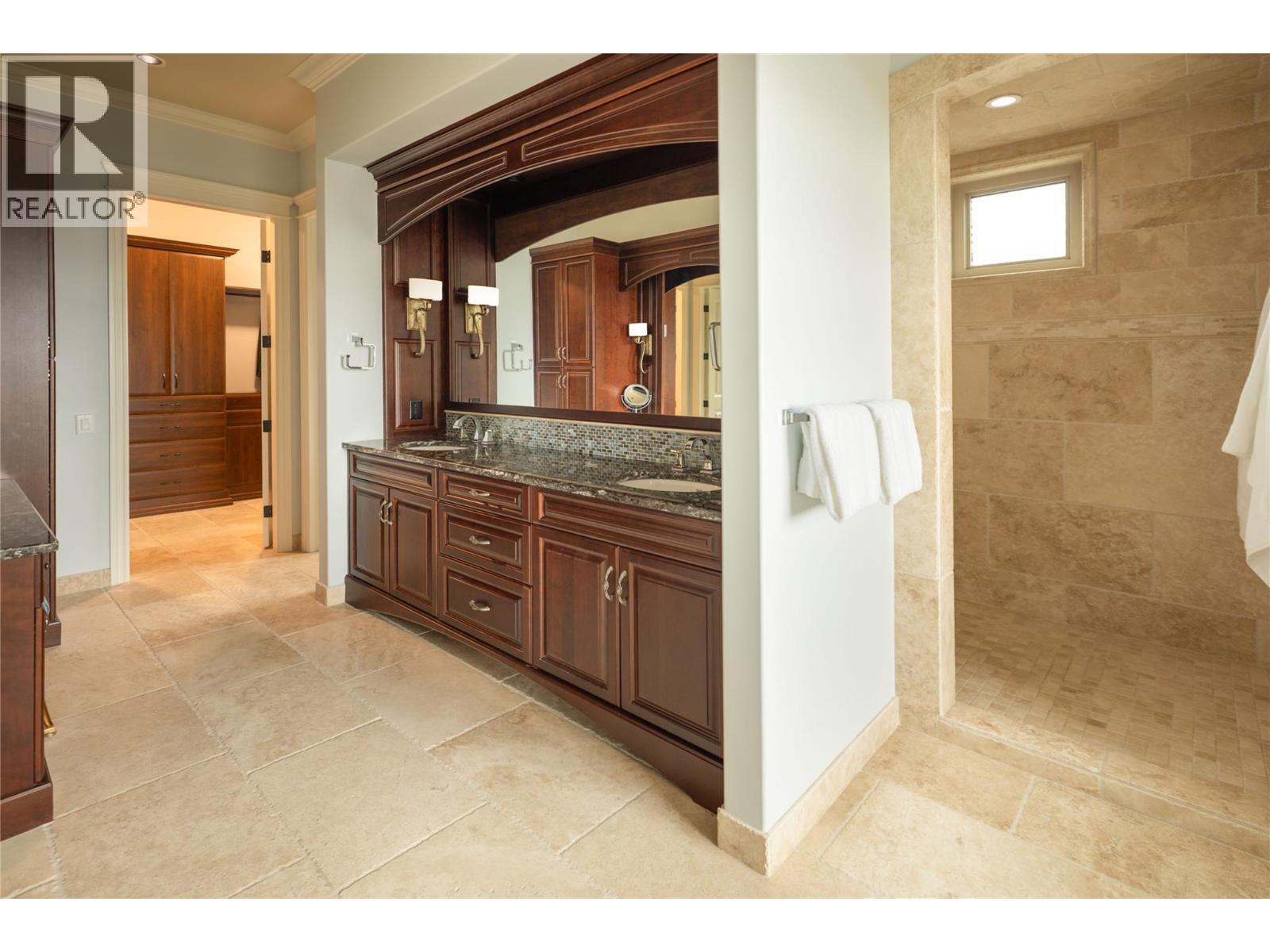 954 Hewetson Avenue, Kelowna, BC - Indoor