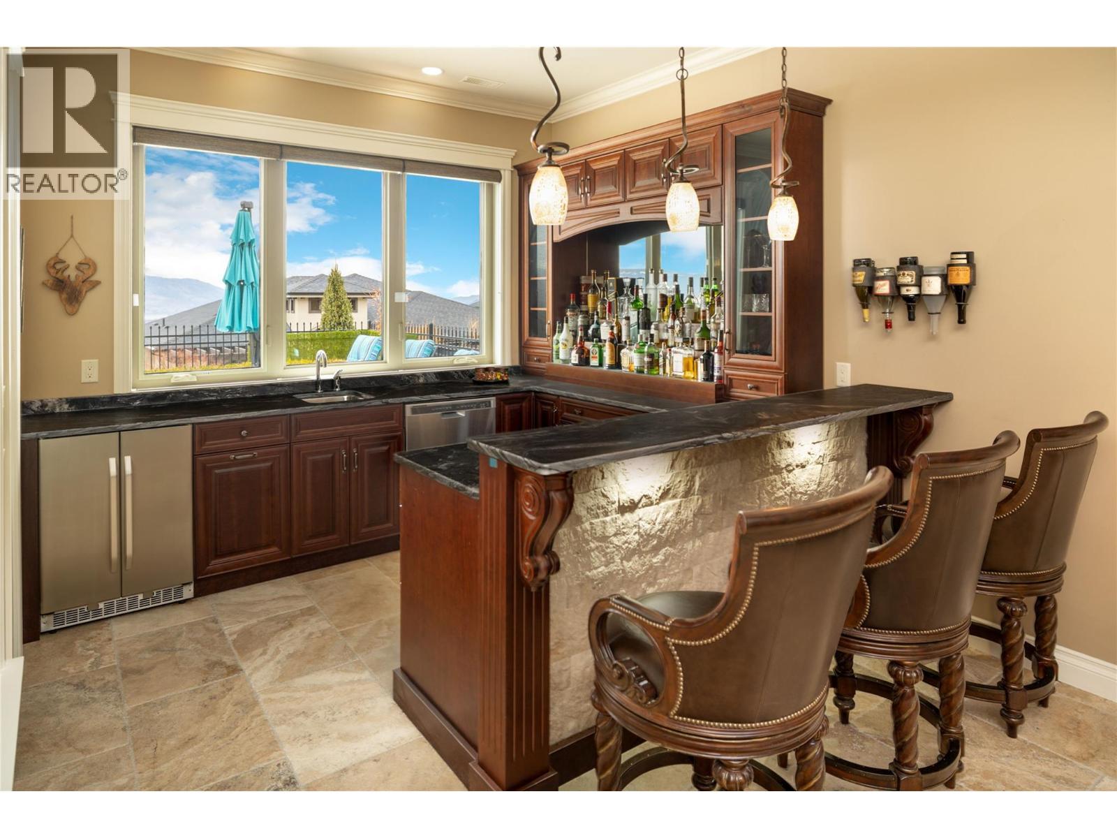 954 Hewetson Avenue, Kelowna, BC - Indoor