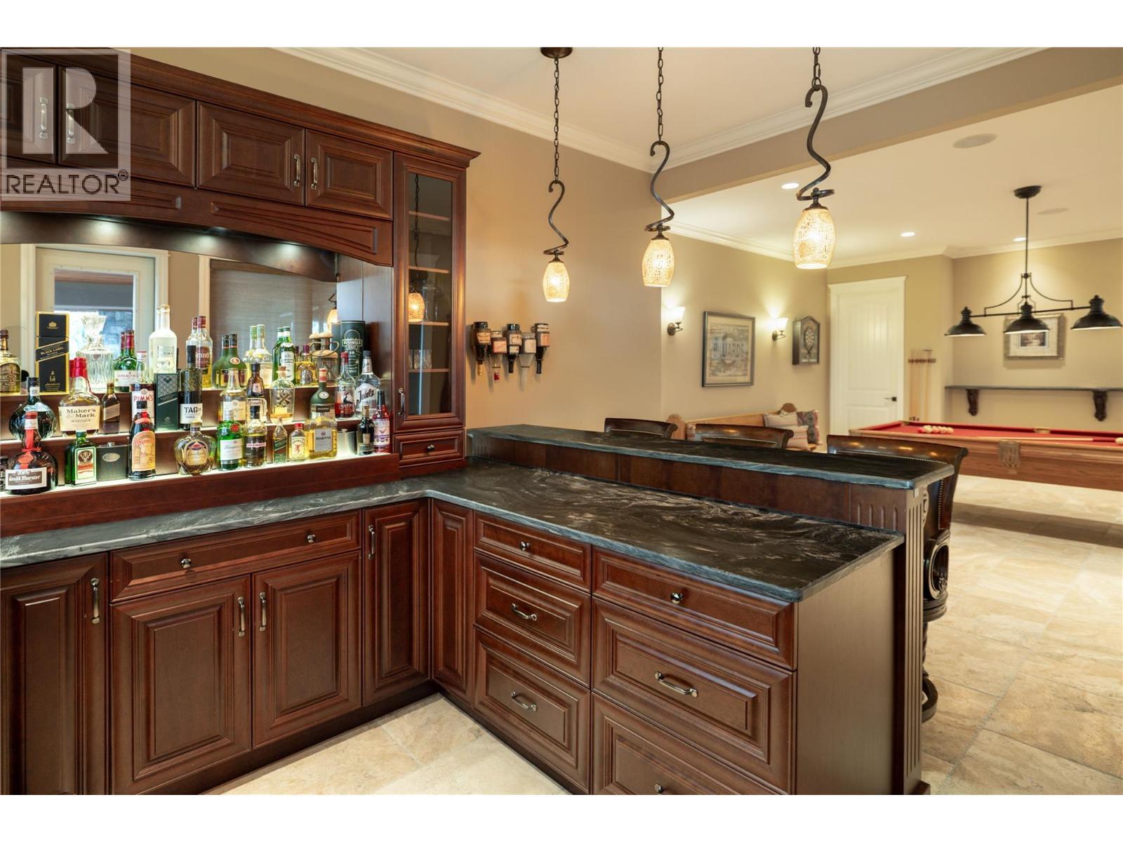 954 Hewetson Avenue, Kelowna, BC - Indoor