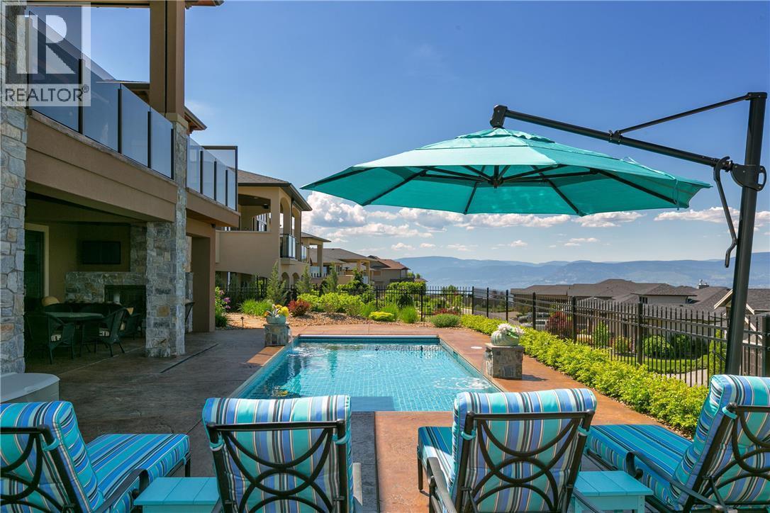 954 Hewetson Avenue, Kelowna, BC - Outdoor With In Ground Pool With Deck Patio Veranda