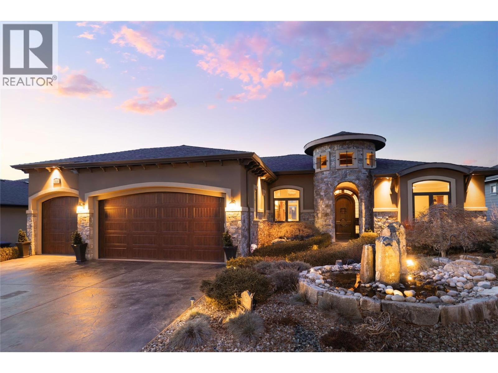 954 Hewetson Avenue, Kelowna, BC - Outdoor With Facade