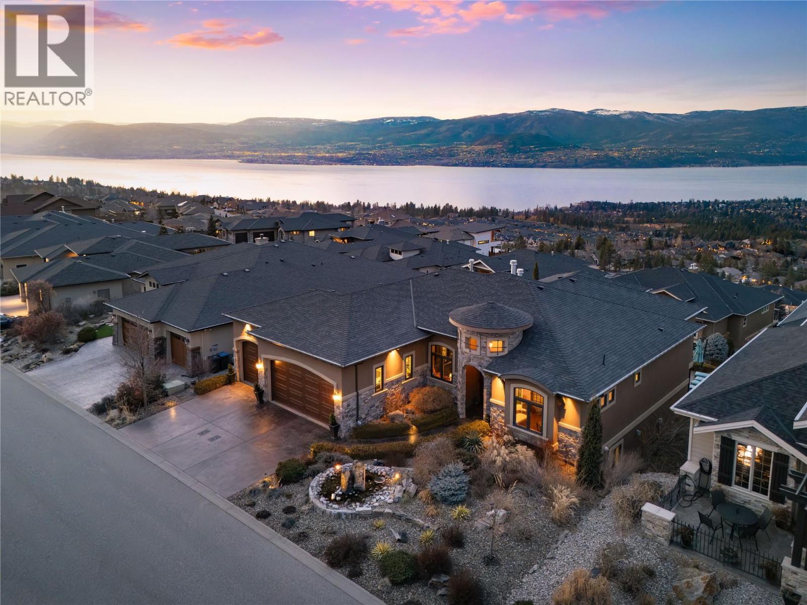 954 Hewetson Avenue, Kelowna, BC - Outdoor With Body Of Water With View