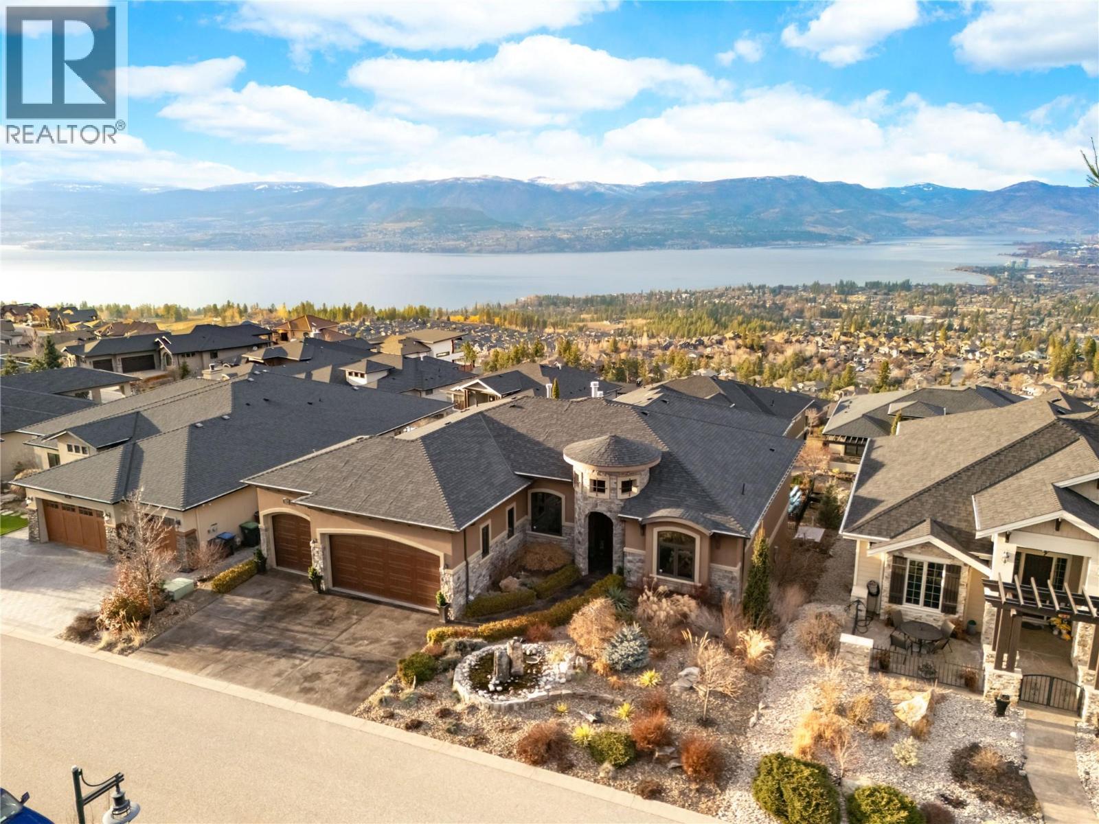 954 Hewetson Avenue, Kelowna, BC - Outdoor With Body Of Water With View