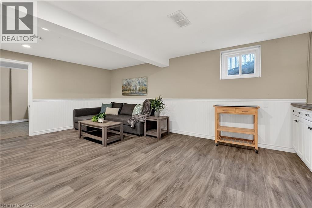287 Main Street E, Grimsby, ON - Indoor Photo Showing Bedroom