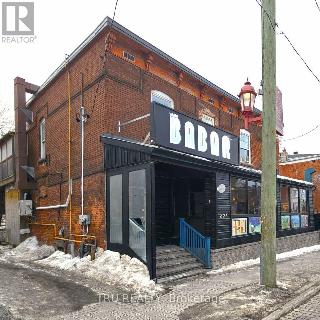 826 Somerset Street W, Ottawa, ON