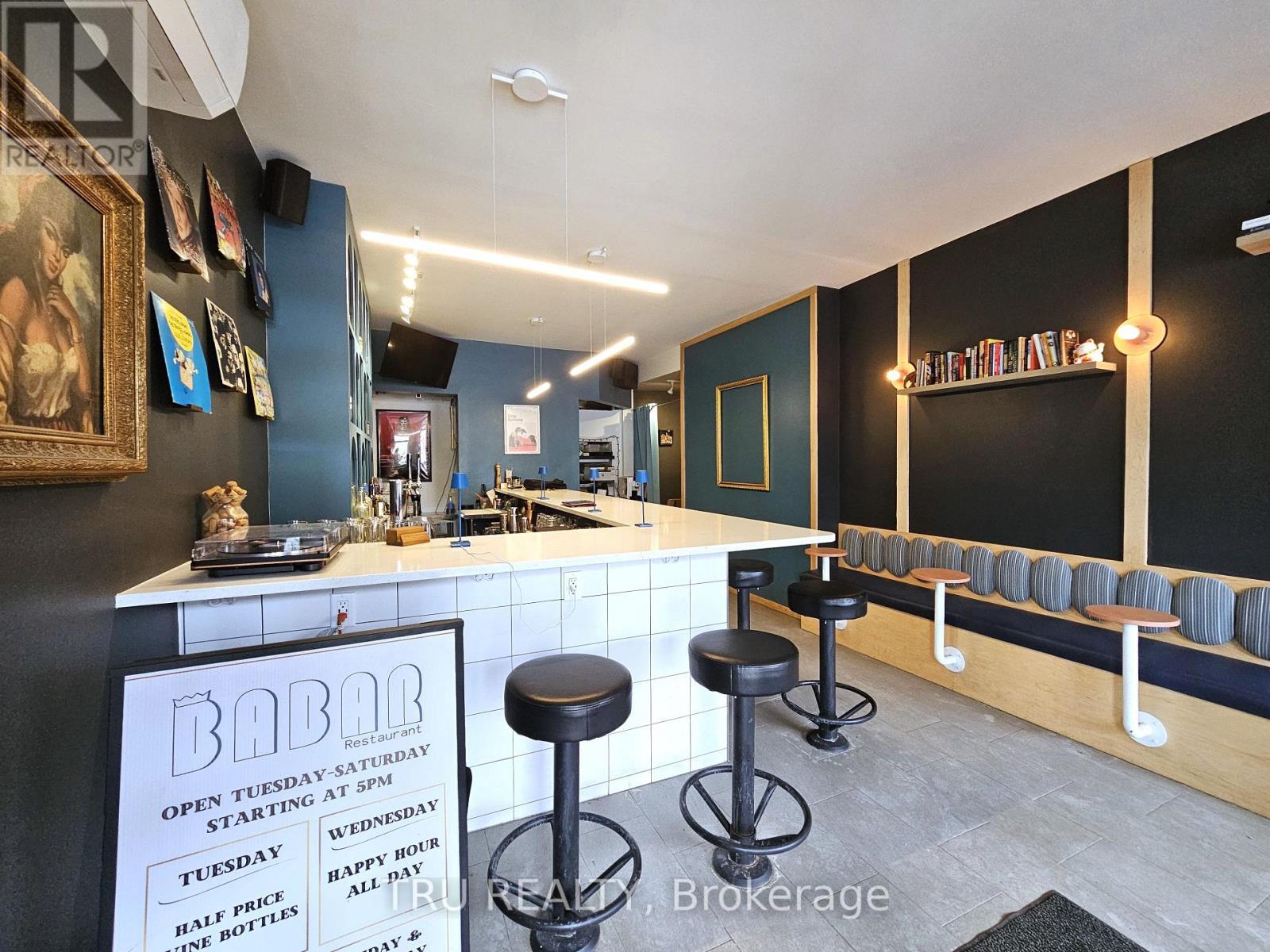 826 Somerset Street W, Ottawa, ON