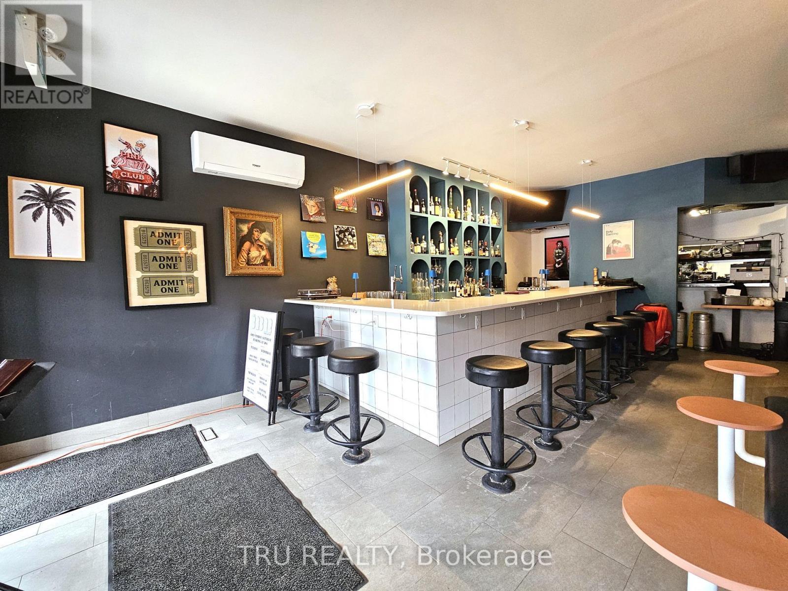 826 Somerset Street W, Ottawa, ON