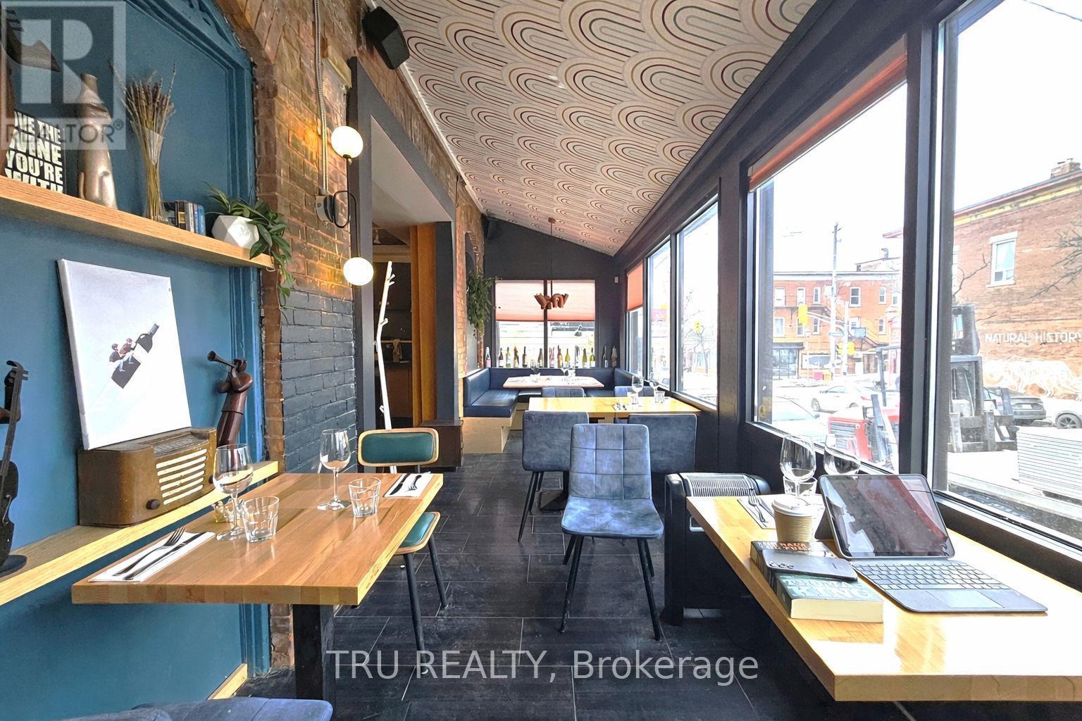 826 Somerset Street W, Ottawa, ON