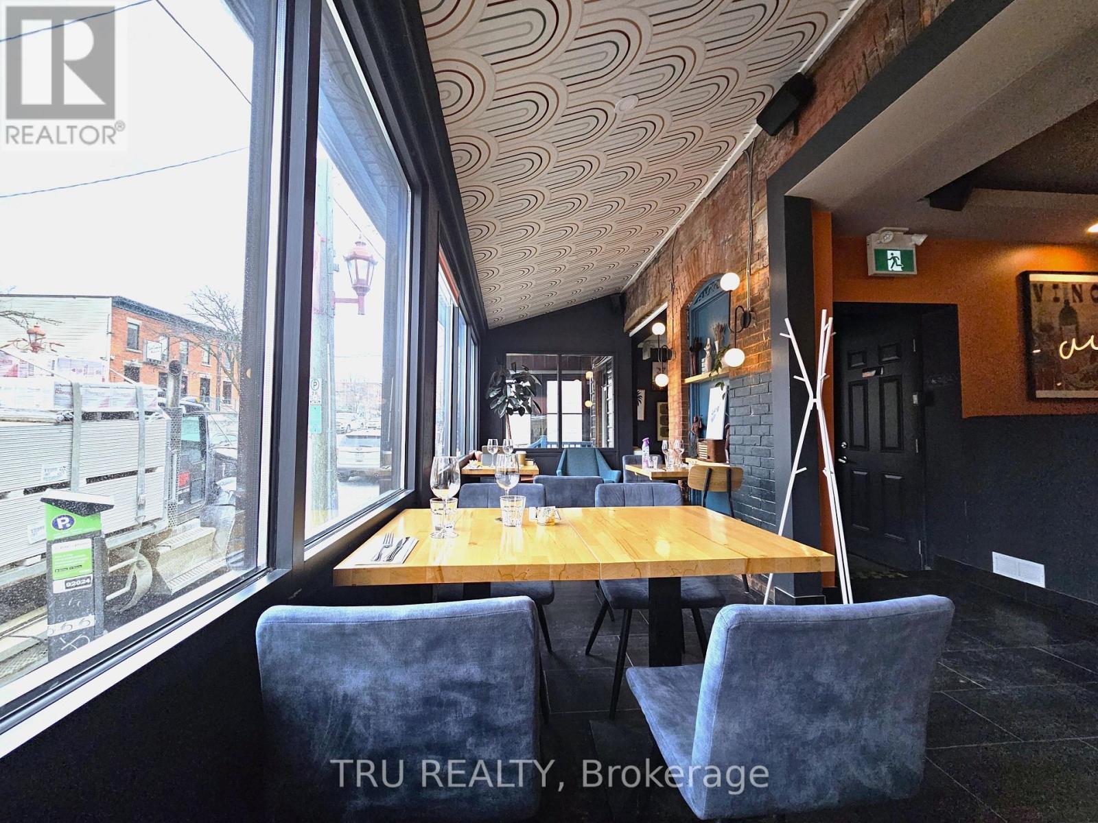 826 Somerset Street W, Ottawa, ON