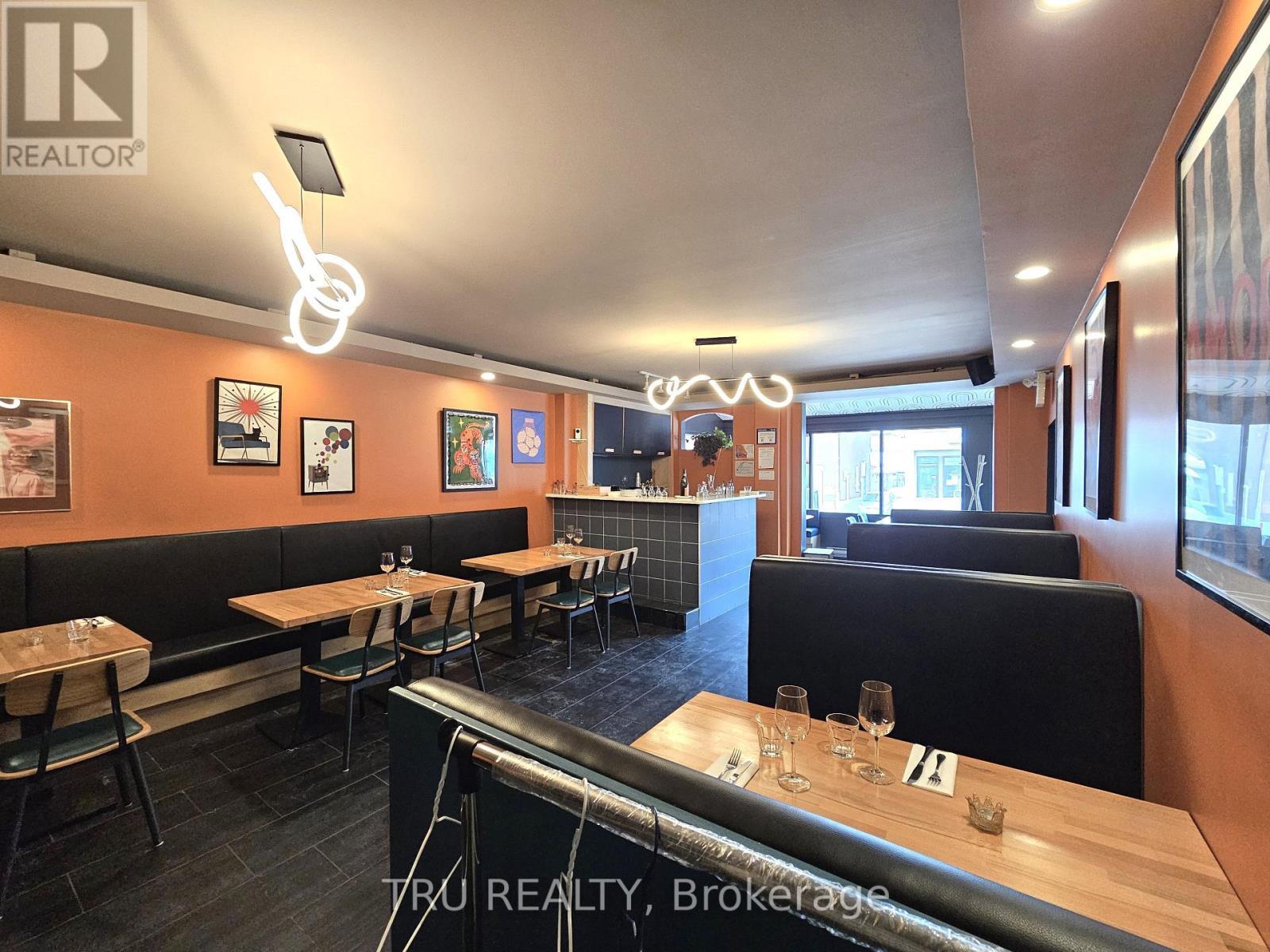 826 Somerset Street W, Ottawa, ON