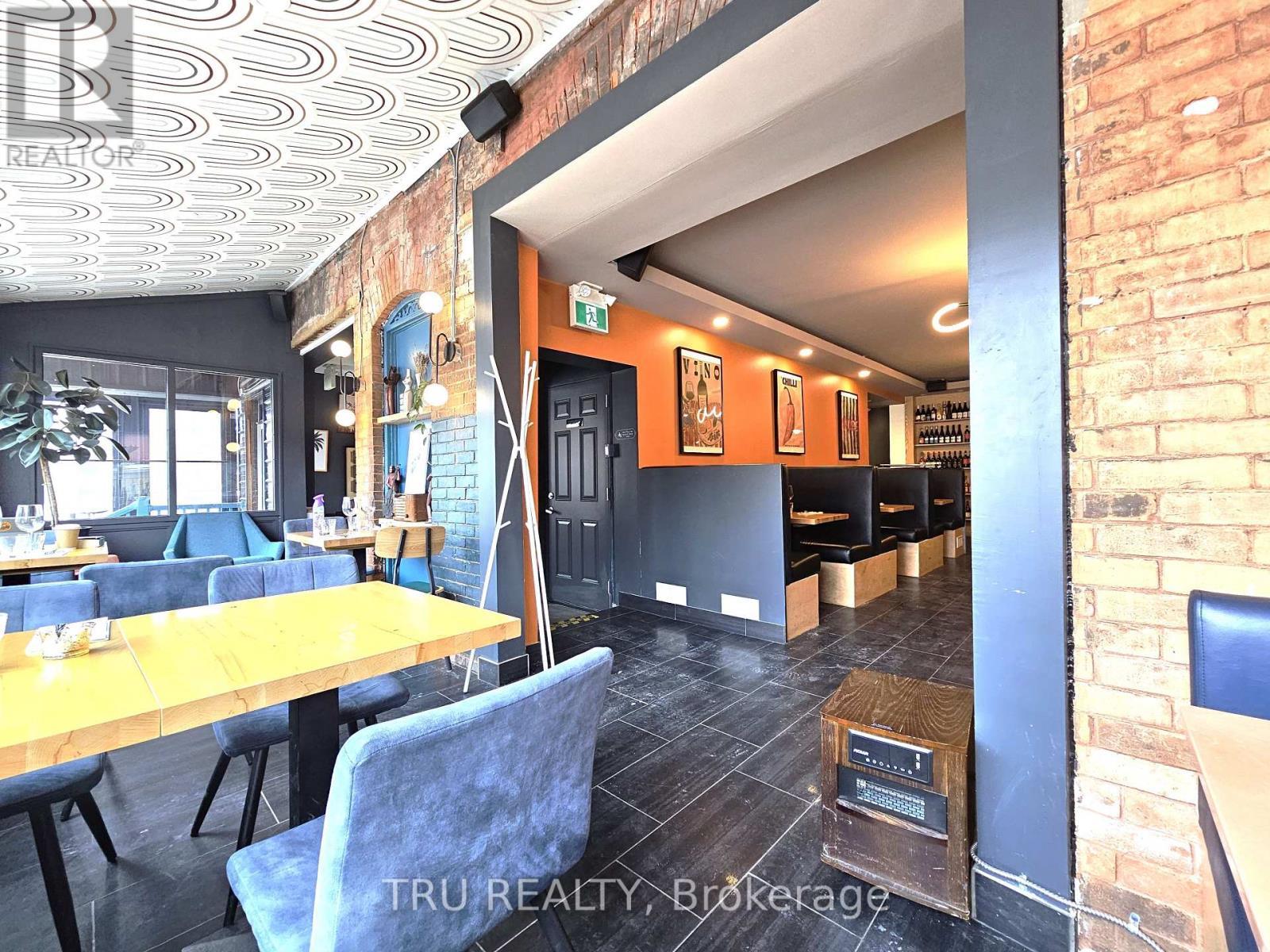 826 Somerset Street W, Ottawa, ON