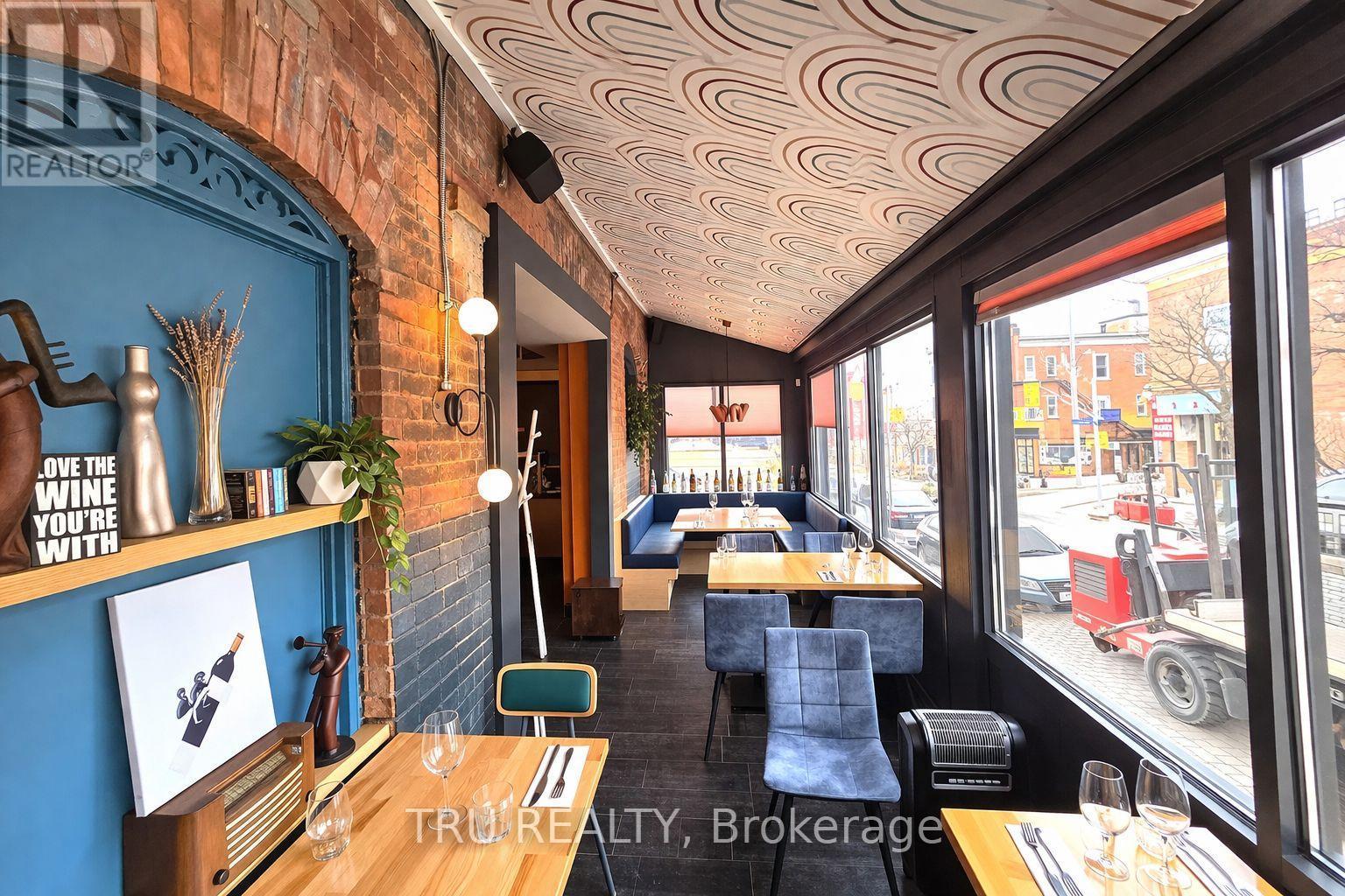 826 Somerset Street W, Ottawa, ON