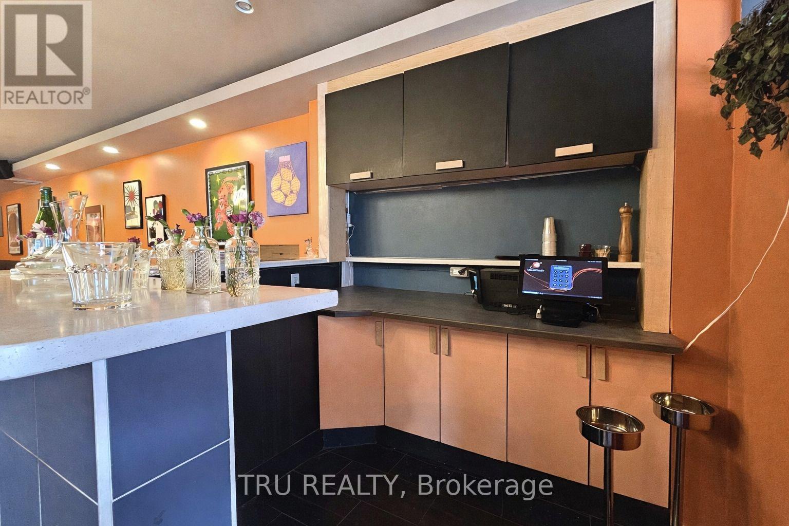 826 Somerset Street W, Ottawa, ON