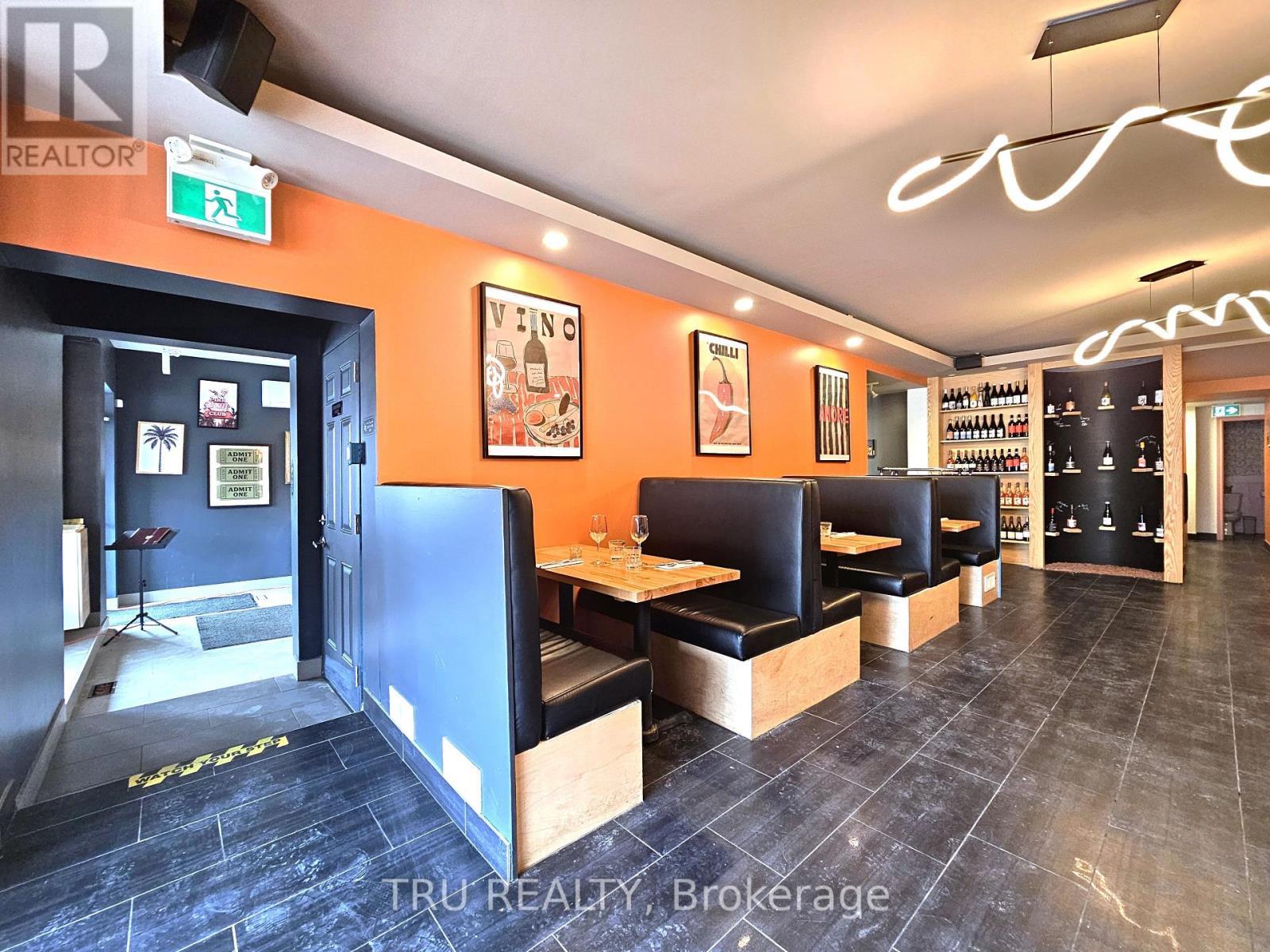 826 Somerset Street W, Ottawa, ON