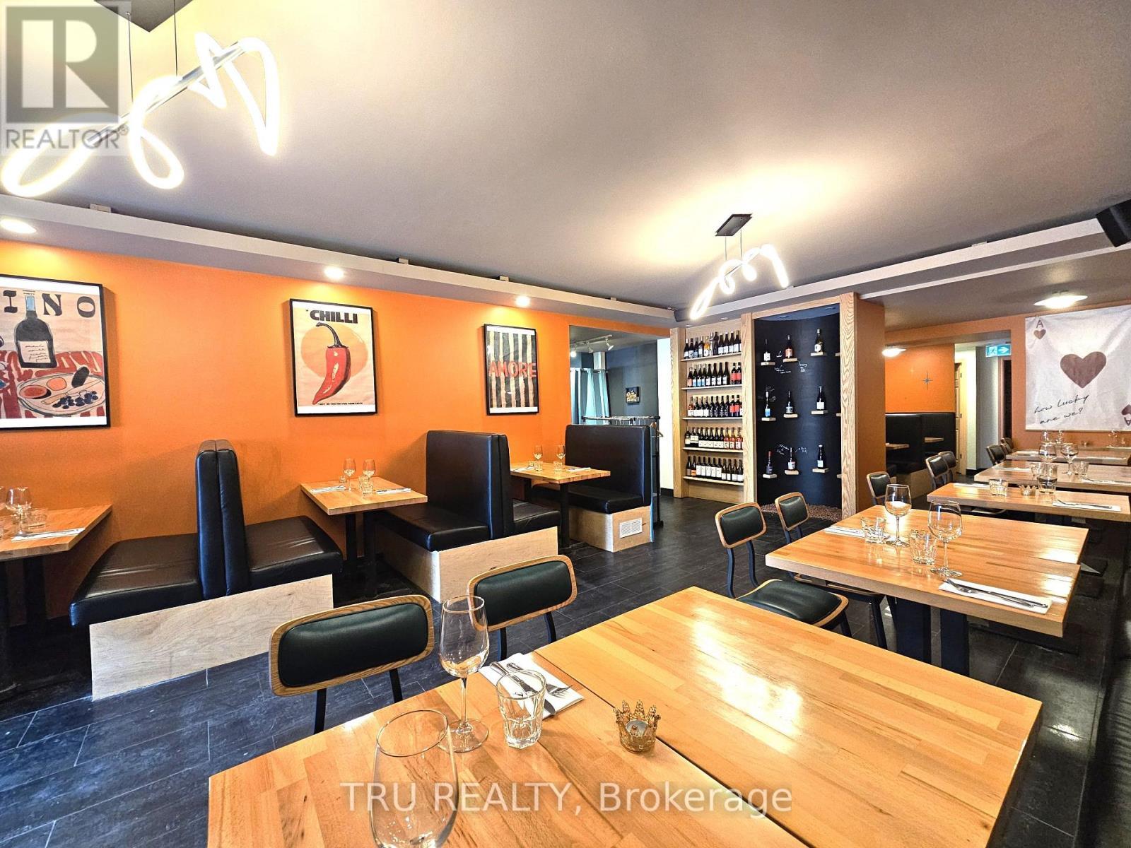 826 Somerset Street W, Ottawa, ON