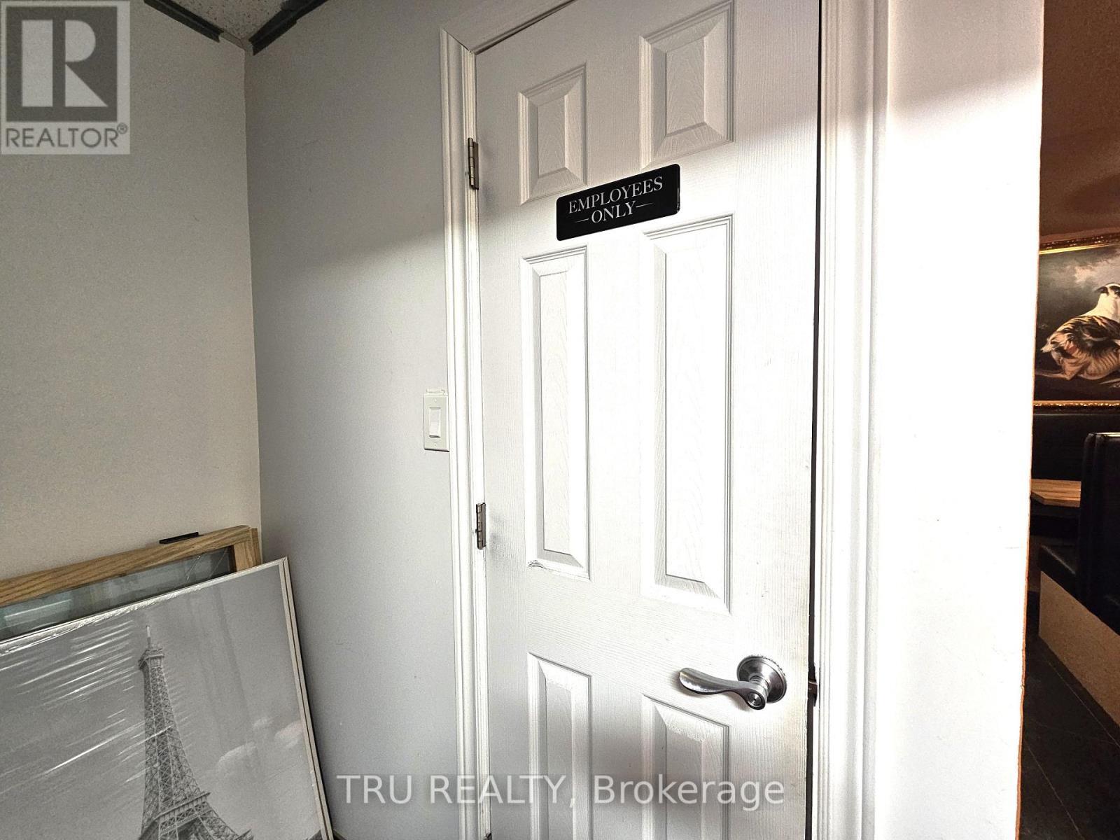 826 Somerset Street W, Ottawa, ON