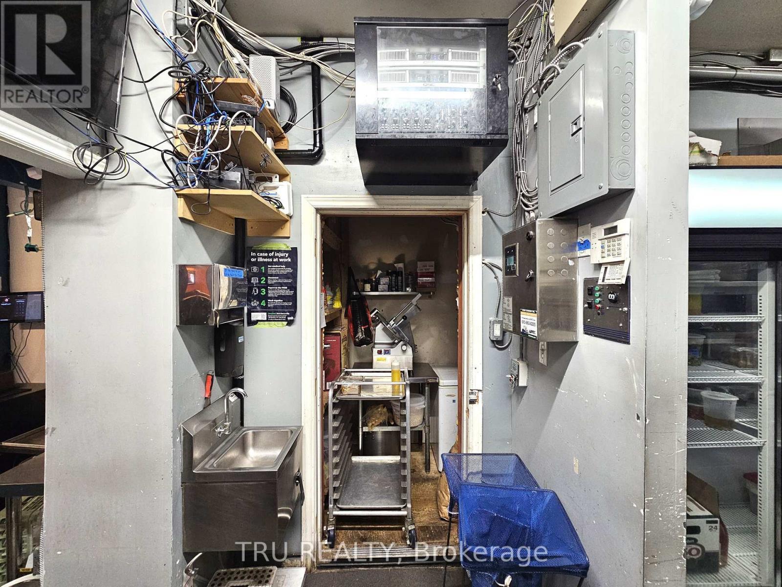 826 Somerset Street W, Ottawa, ON