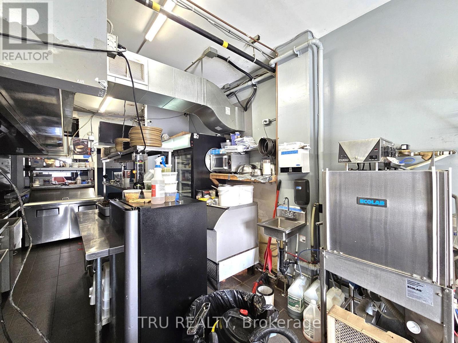 826 Somerset Street W, Ottawa, ON