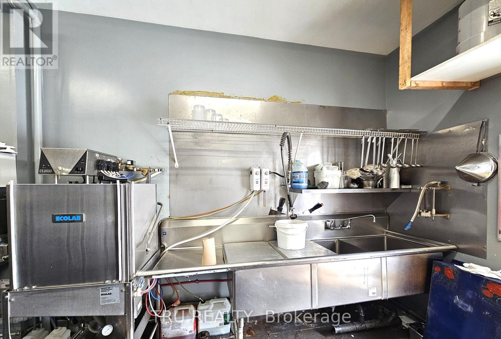 826 Somerset Street W, Ottawa, ON