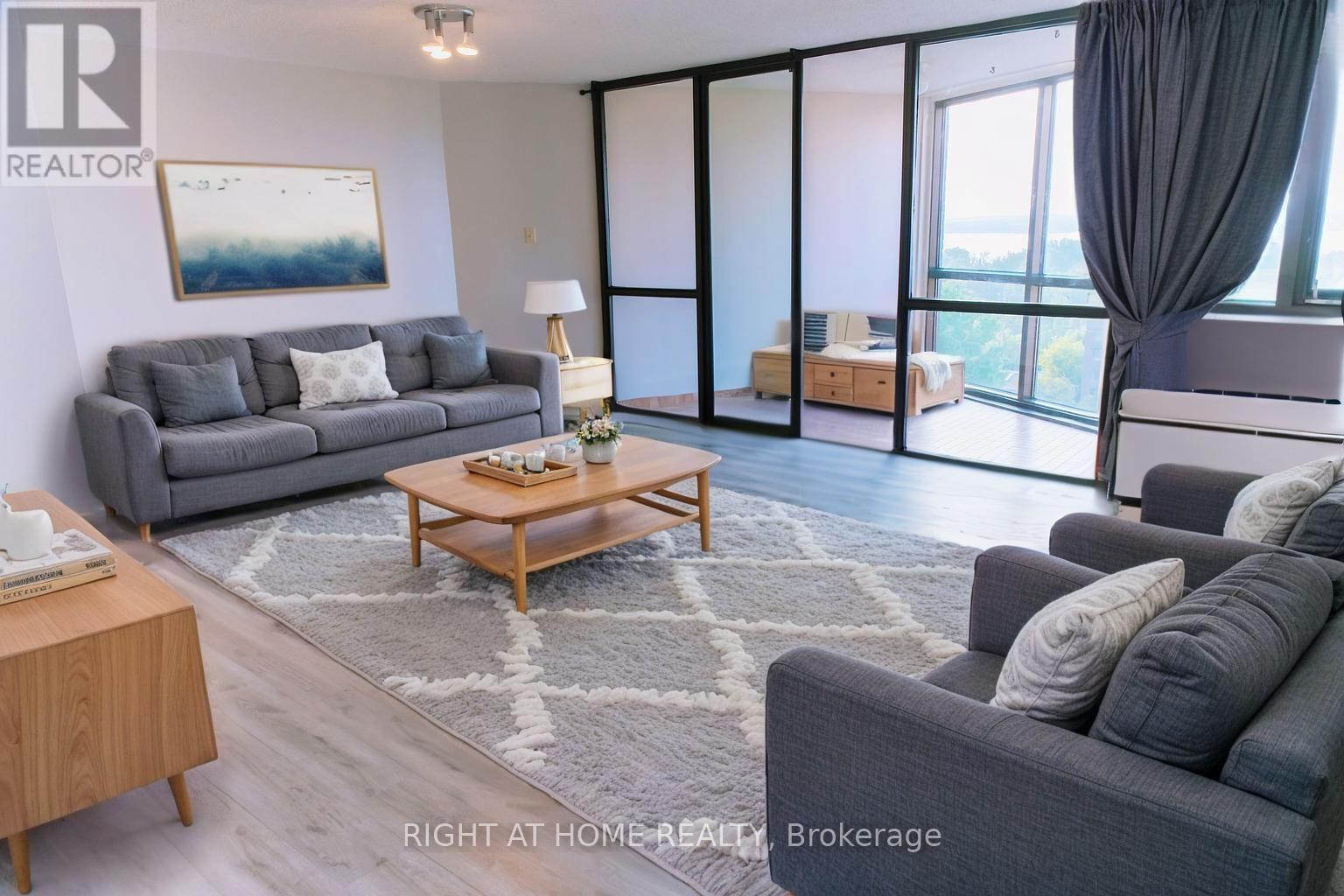 1516 - 2871 Richmond Road, Ottawa, ON - Indoor Photo Showing Living Room