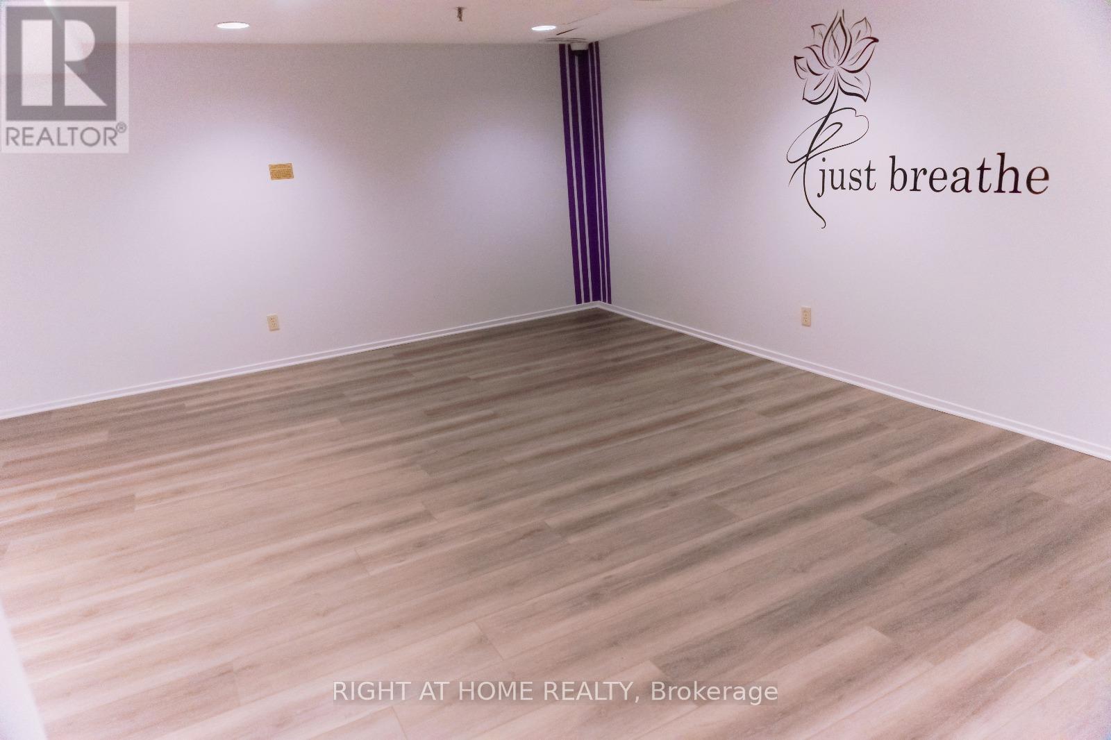 1516 - 2871 Richmond Road, Ottawa, ON - Indoor Photo Showing Other Room