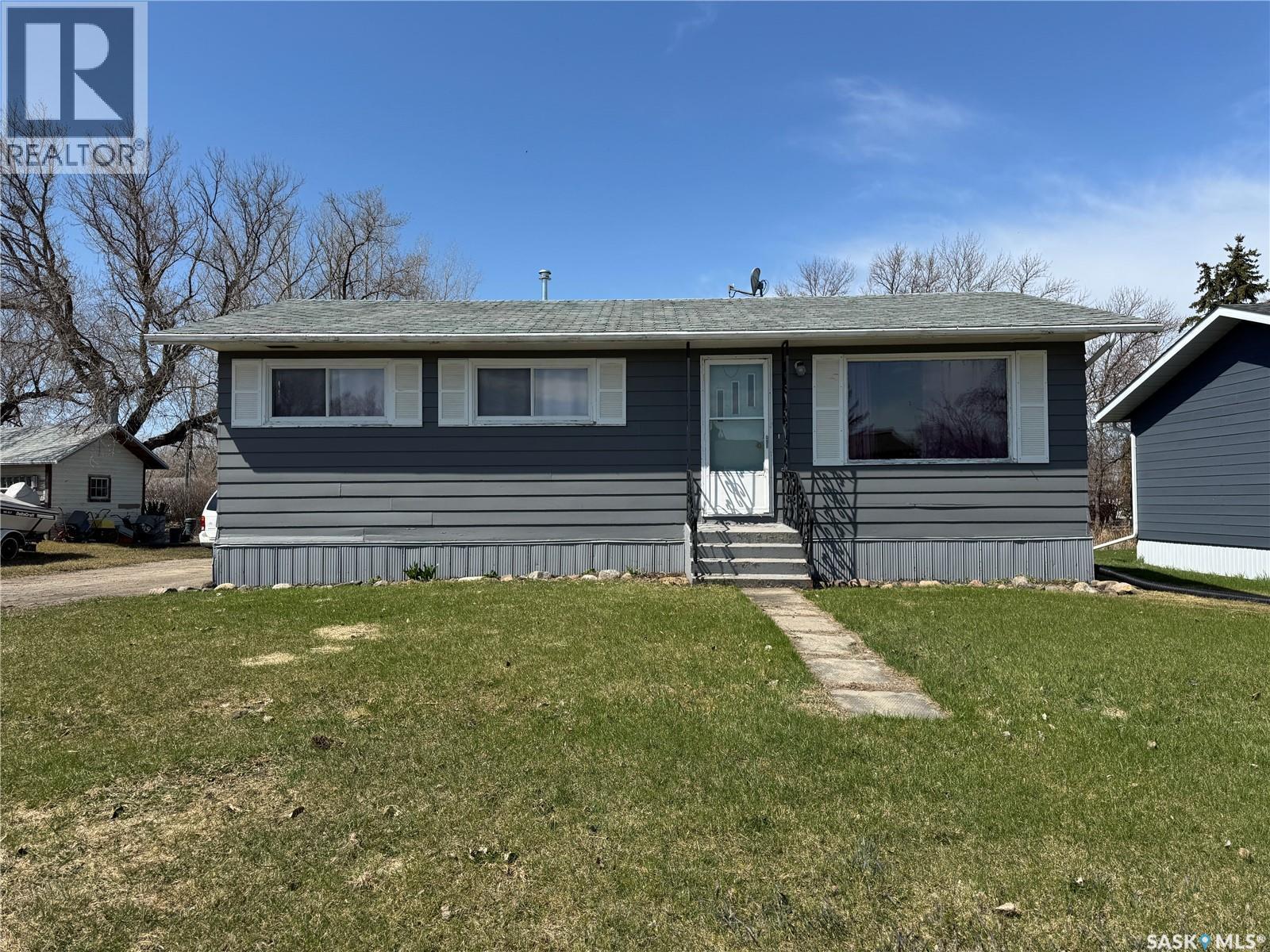 312 5Th Street W, Wynyard, SK - Outdoor