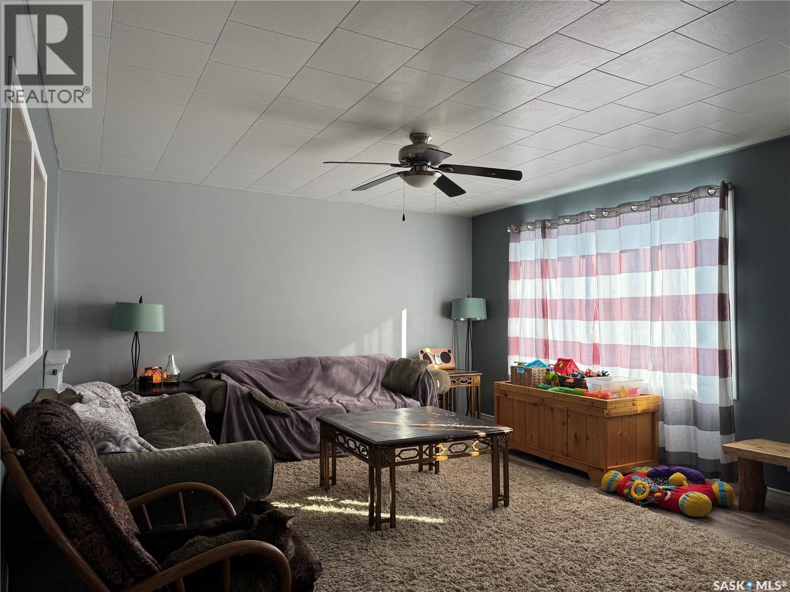 312 5Th Street W, Wynyard, SK - Indoor