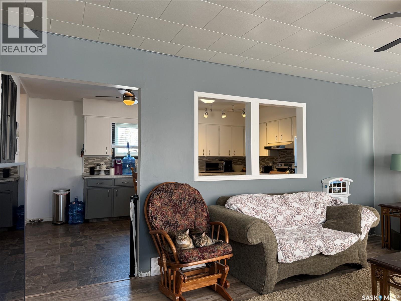 312 5Th Street W, Wynyard, SK - Indoor Photo Showing Bedroom