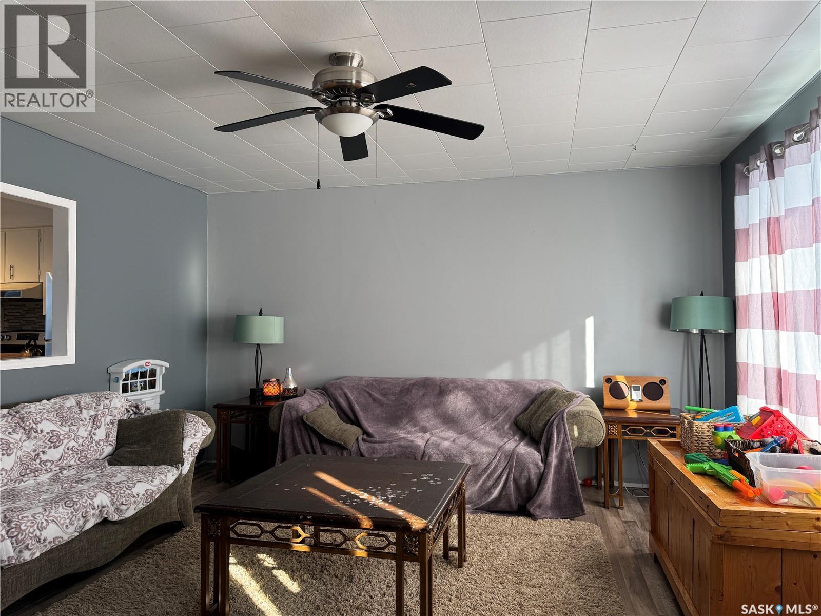 312 5Th Street W, Wynyard, SK - Indoor