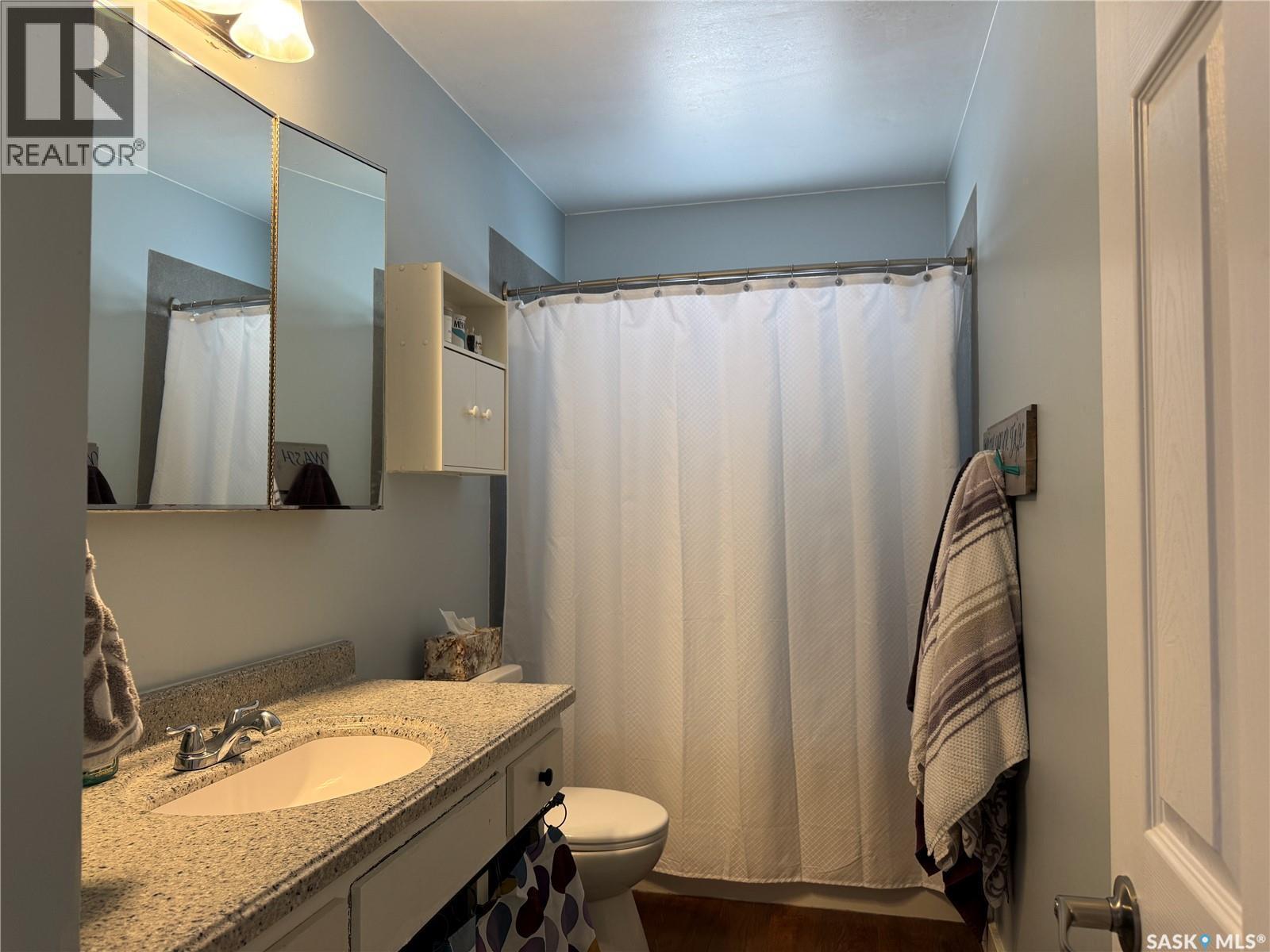 312 5Th Street W, Wynyard, SK - Indoor Photo Showing Bathroom