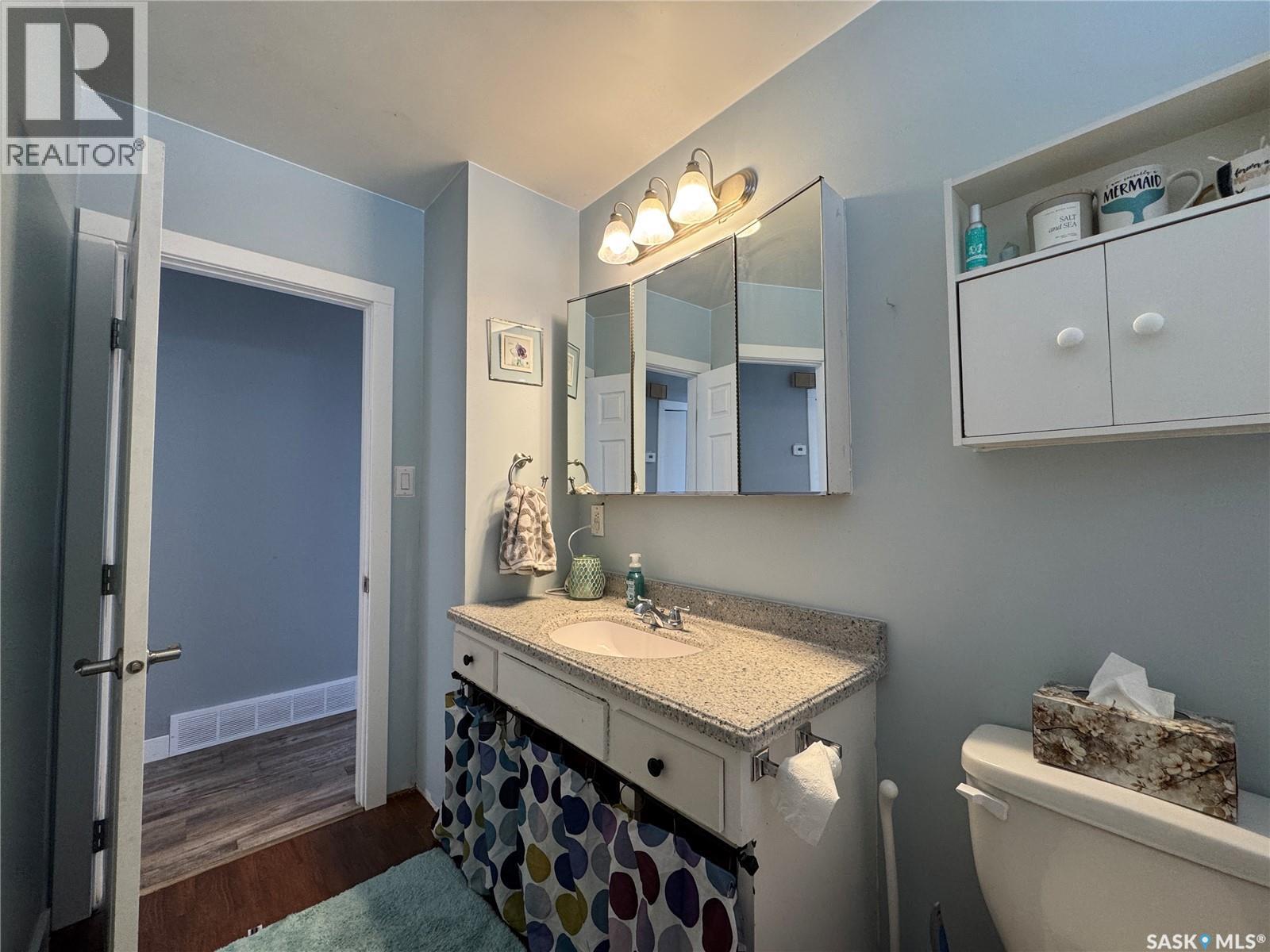 312 5Th Street W, Wynyard, SK - Indoor Photo Showing Bathroom