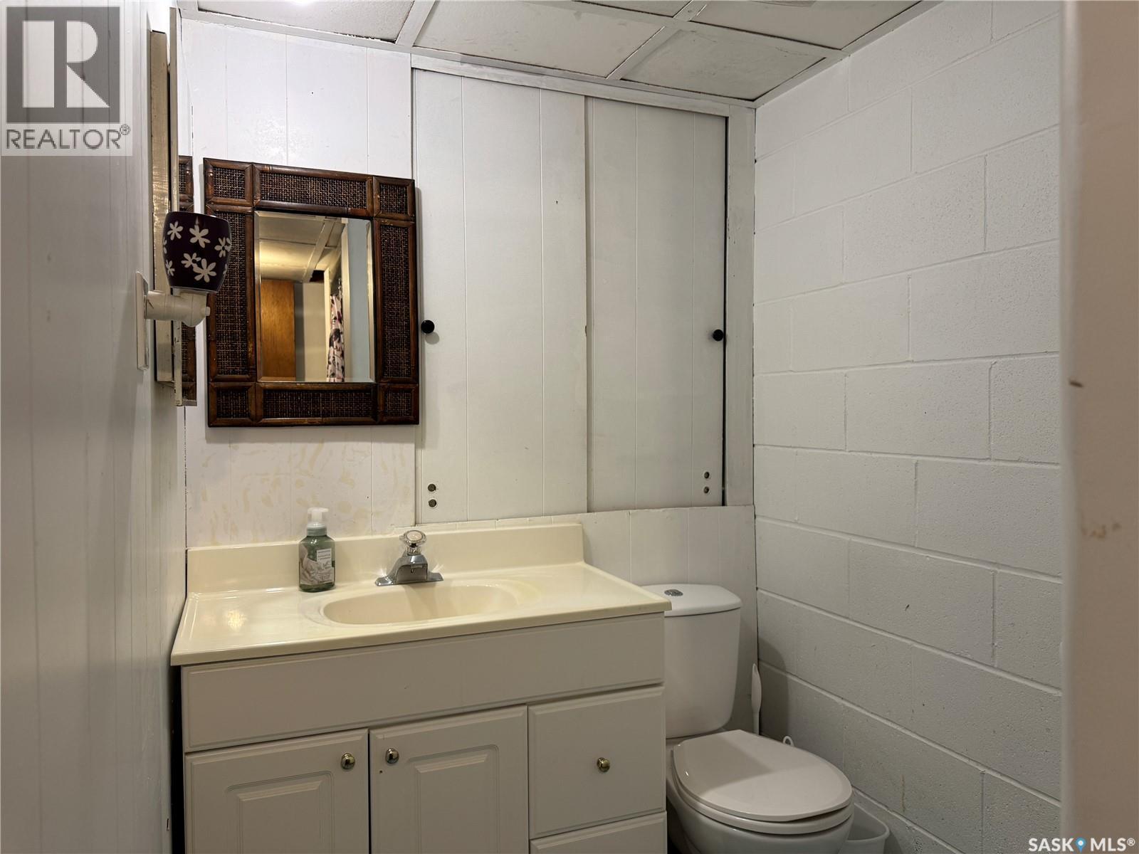 312 5Th Street W, Wynyard, SK - Indoor Photo Showing Bathroom