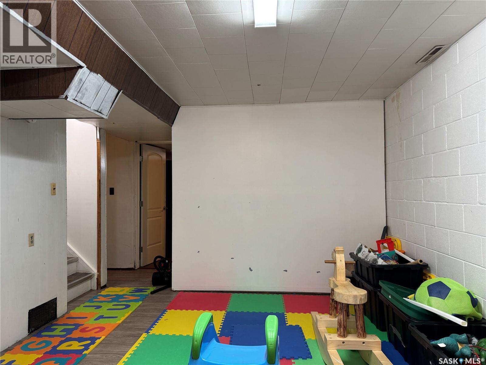 312 5Th Street W, Wynyard, SK - Indoor Photo Showing Other Room