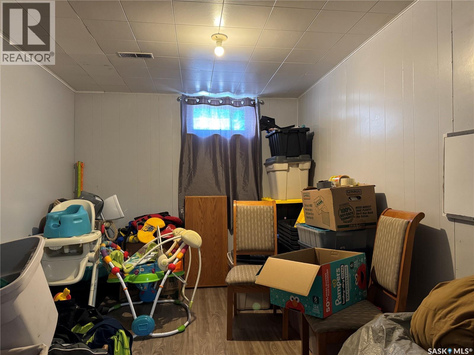 312 5Th Street W, Wynyard, SK - Indoor