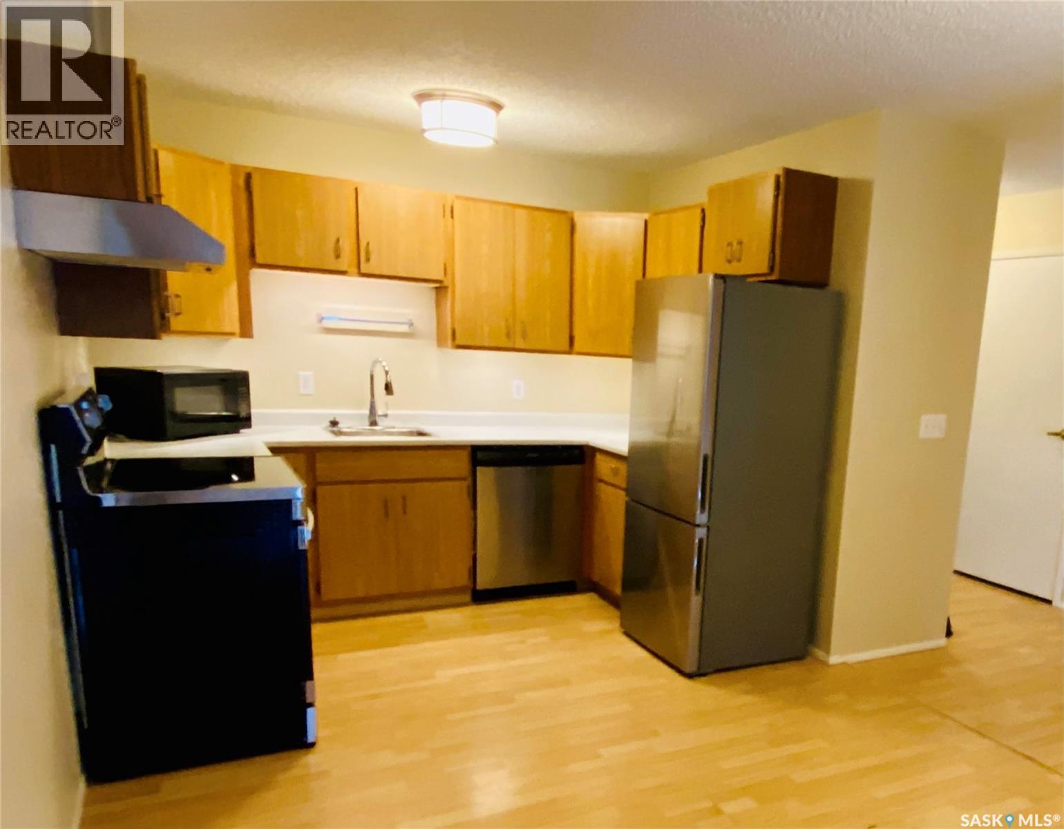 104 1006 9Th Street E, Saskatoon, SK - Indoor Photo Showing Kitchen