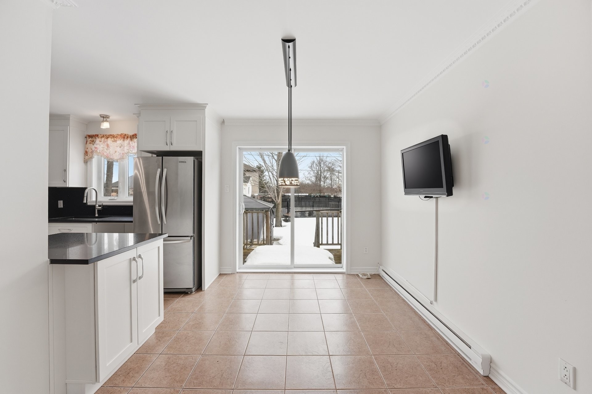 Salle à manger - 3998 Rue Mousseau, L'Assomption, QC - Indoor Photo Showing Kitchen