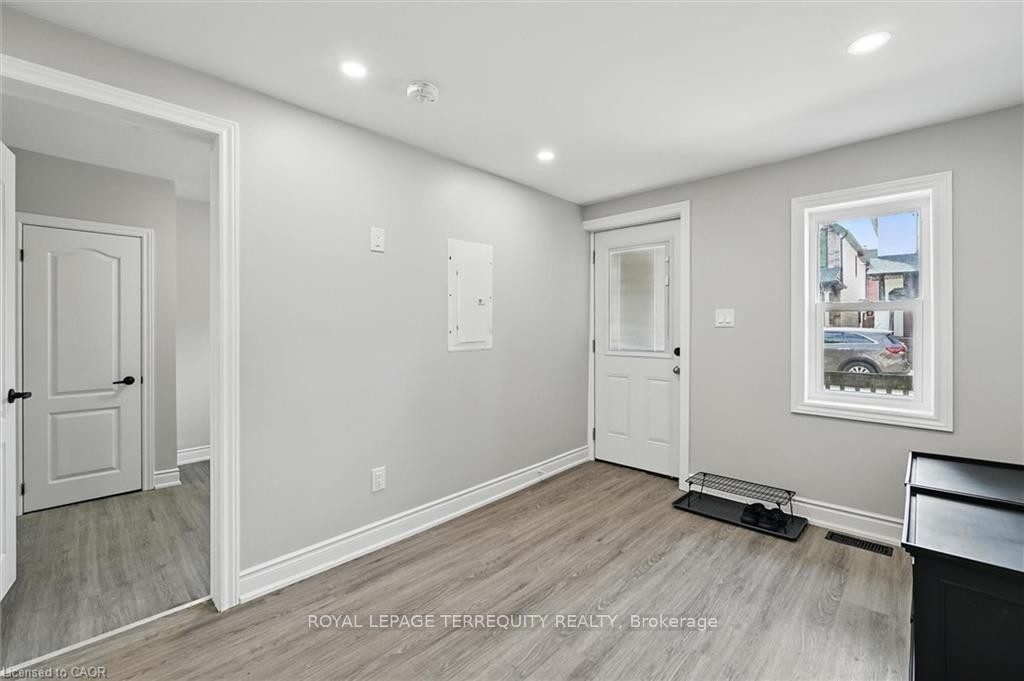 224 Rosslyn Avenue N, Hamilton, ON - Indoor Photo Showing Other Room