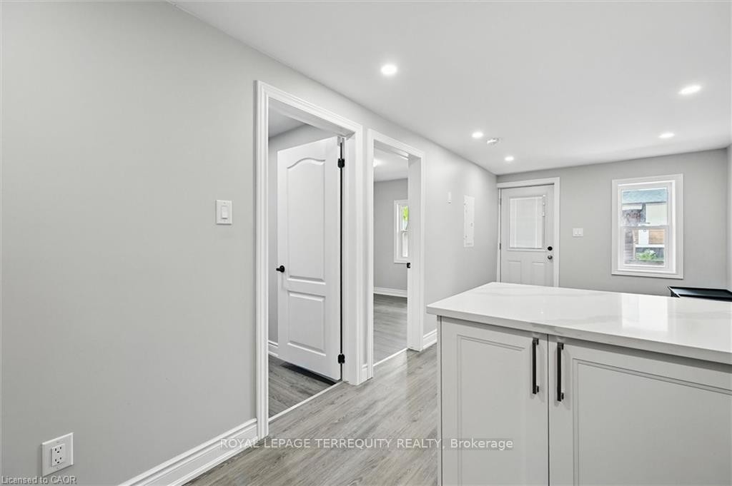 224 Rosslyn Avenue N, Hamilton, ON - Indoor Photo Showing Other Room
