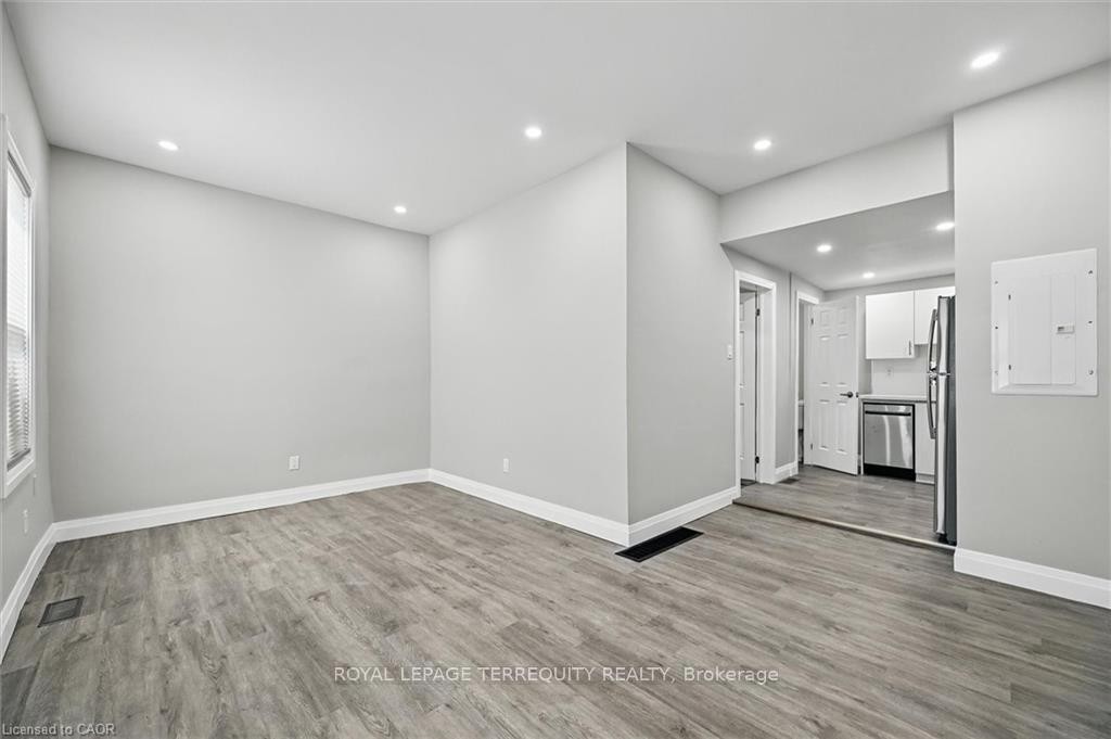 224 Rosslyn Avenue N, Hamilton, ON - Indoor Photo Showing Other Room