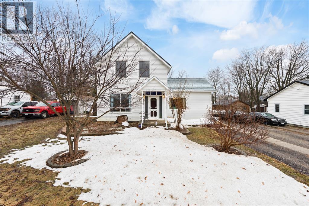 590 Simcoe Street, Warwick-Watford, ON - Outdoor