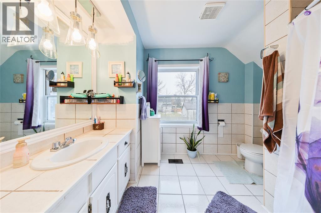 590 Simcoe Street, Warwick-Watford, ON - Indoor Photo Showing Bathroom