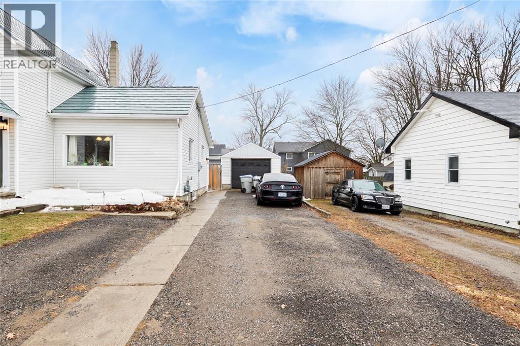 590 Simcoe Street, Warwick-Watford, ON - Outdoor