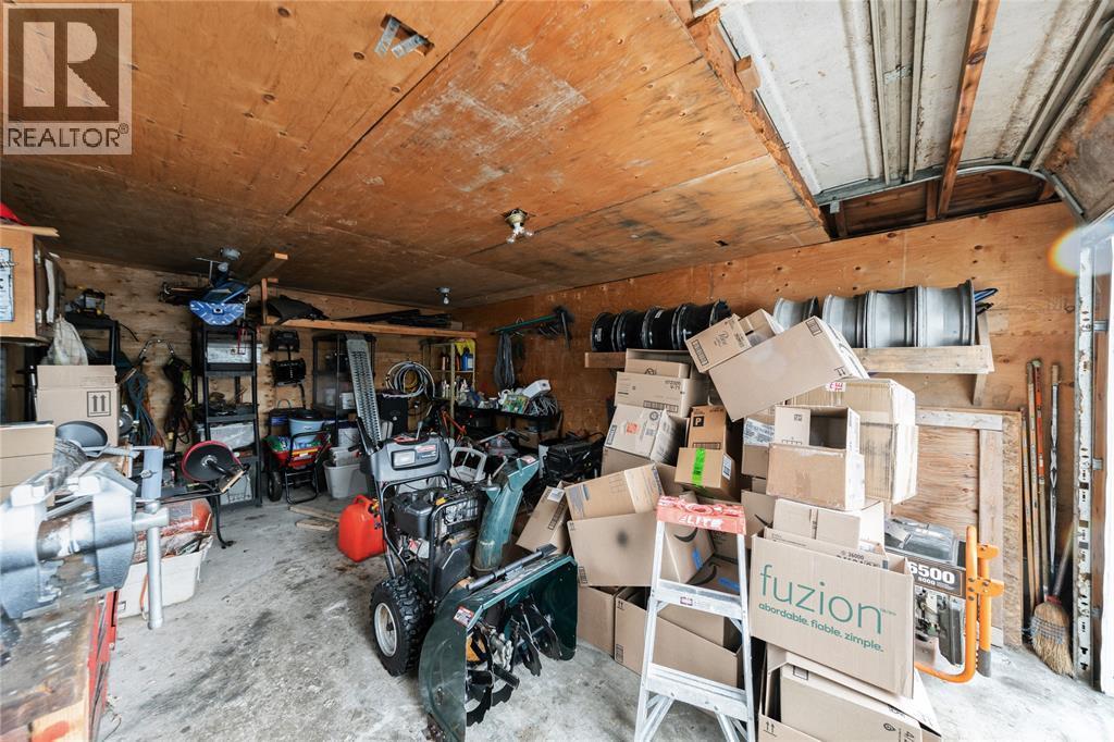 590 Simcoe Street, Warwick-Watford, ON - Indoor Photo Showing Garage