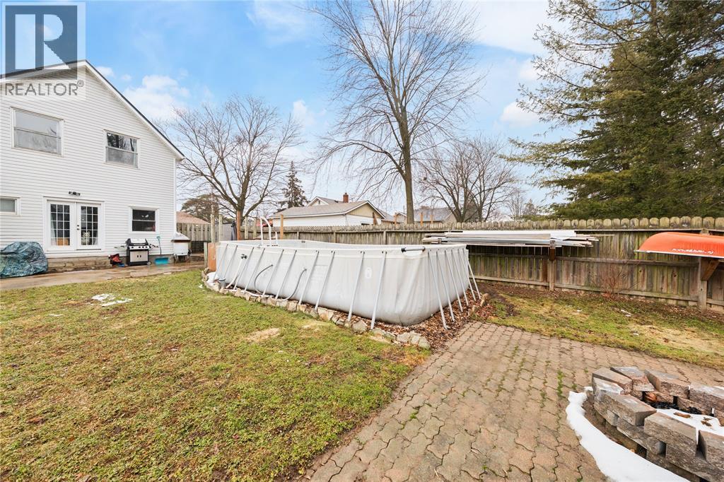 590 Simcoe Street, Warwick-Watford, ON - Outdoor With Above Ground Pool