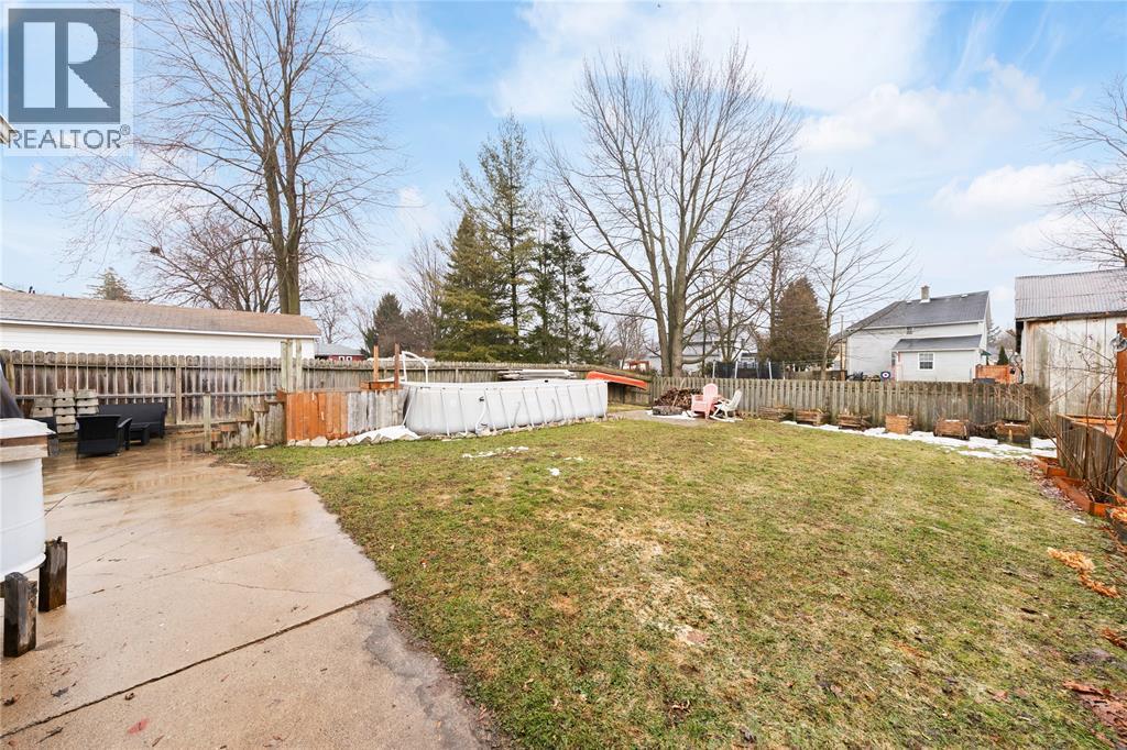 590 Simcoe Street, Warwick-Watford, ON - Outdoor