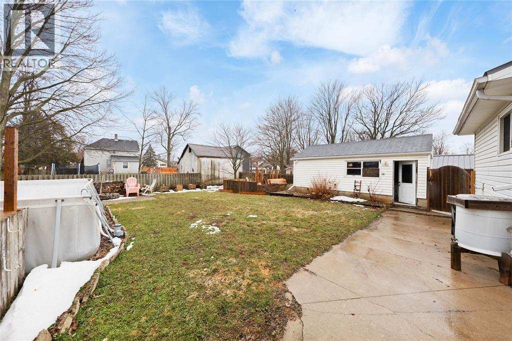 590 Simcoe Street, Warwick-Watford, ON - Outdoor
