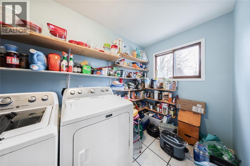 590 Simcoe Street, Warwick-Watford, ON - Indoor Photo Showing Laundry Room